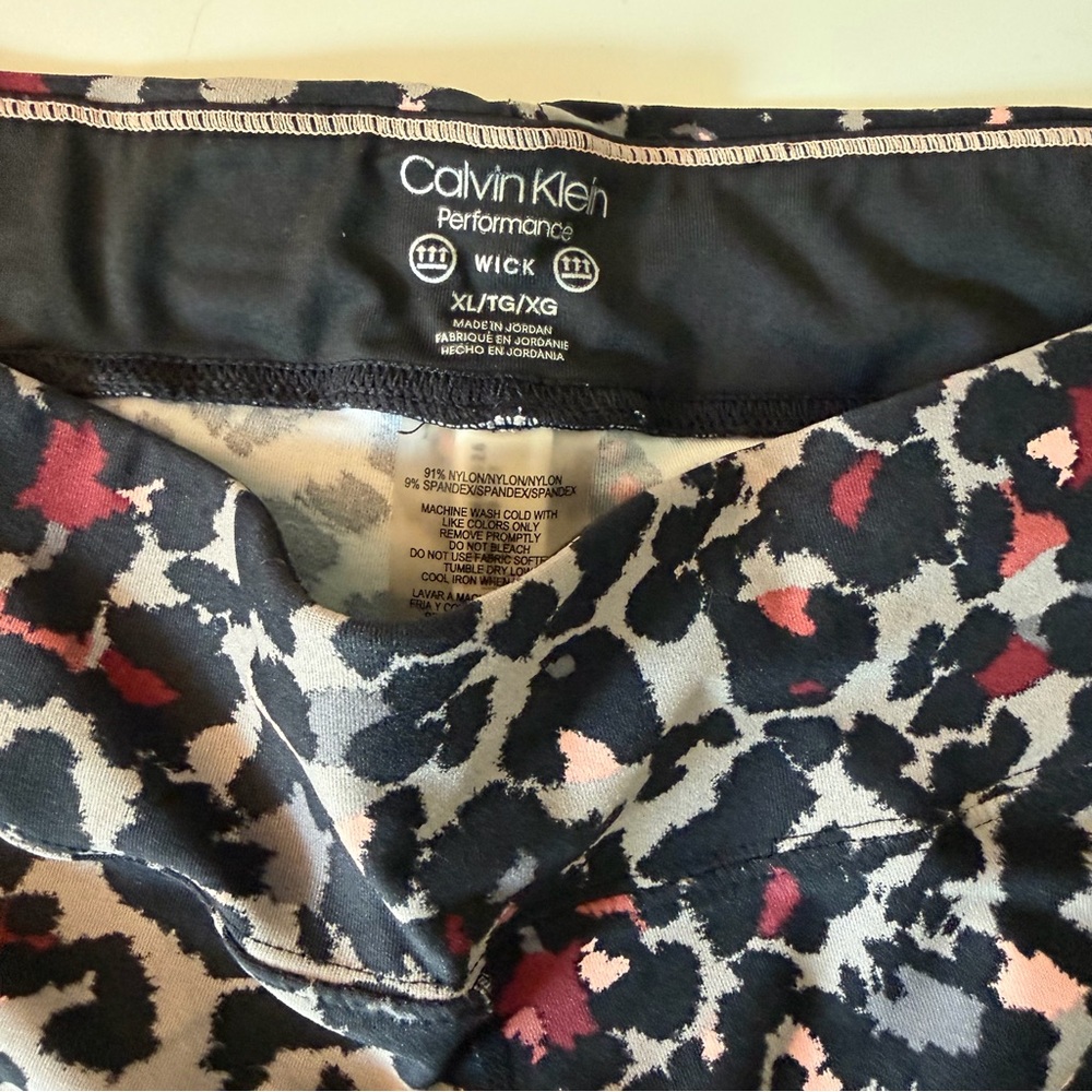 Calvin Klein Performance Capri Leggings - Picture 4 of 4